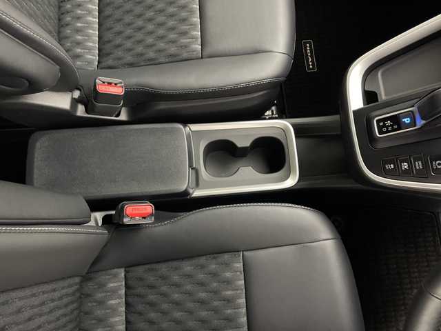 トヨタ ノア ハイブリッド S－Z 鹿児島県 2025(令7)年 0.4万km ホワイトパールクリスタルシャイン 純正ナビ/パノラマビューモニター/シートヒーター/ＣＤ/ＤＶＤ/ＨＤＭＩ/フルセグテレビ/BSM/オットマン/レーダークルーズコントロール/オートライト/プリクラッシュセーフティ/ＥＴＣ2/0/ハーフレザーシート/レーンキープ/パワーバックドア/オートハイビーム/両側パワースライドドア