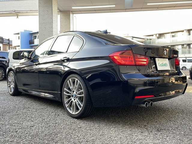 ＢＭＷ ３２８ｉ Mスポーツ 兵庫県 2014(平26)年 5.1万km サファイアブラックP 純正ナビ/　CD/DVD/Bluetooth/USB/AUX/ワンセグテレビ（走行中視聴可）/純正ビルトインETC/前後ドライブレコーダー/パワーステアリング/パワーウインドウ/エンジンスタートボタン/MTモード付AT/パーキングアシスト/アイドリングストップ/アンチロック・ブレーキ・システム/パワーシート（D+N席）/後方コーナーセンサー/横滑り防止装置/盗難防止装置/パドルシフト/シートメモリー/フォグランプ/保証書/取り扱い説明書