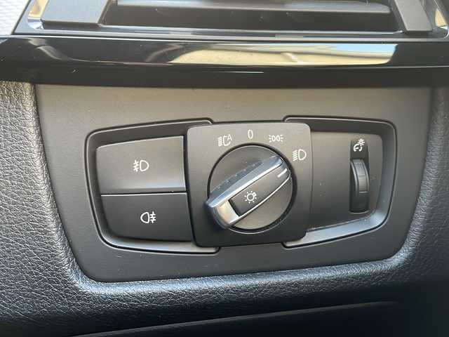 ＢＭＷ ３２８ｉ Mスポーツ 兵庫県 2014(平26)年 5.1万km サファイアブラックP 純正ナビ/　CD/DVD/Bluetooth/USB/AUX/ワンセグテレビ（走行中視聴可）/純正ビルトインETC/前後ドライブレコーダー/パワーステアリング/パワーウインドウ/エンジンスタートボタン/MTモード付AT/パーキングアシスト/アイドリングストップ/アンチロック・ブレーキ・システム/パワーシート（D+N席）/後方コーナーセンサー/横滑り防止装置/盗難防止装置/パドルシフト/シートメモリー/フォグランプ/保証書/取り扱い説明書