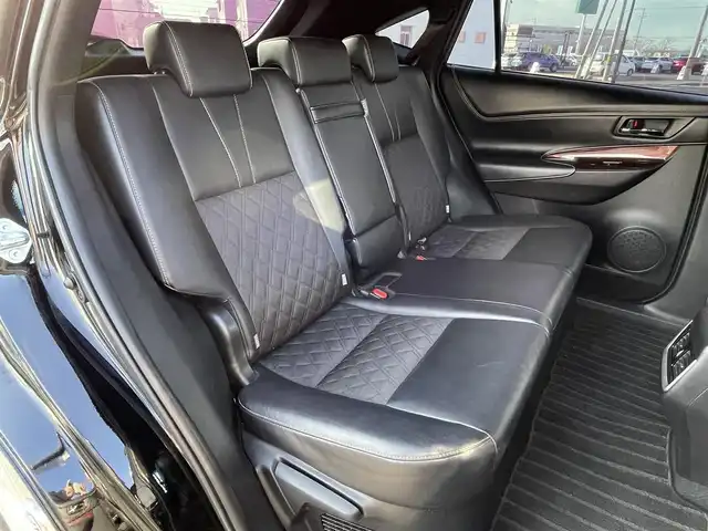 トヨタ ハリアー ハイブリッド プレミアム アドバンスドP 道央・札幌 2014(平26)年 11.4万km ブラック ４WD/純正SDナビ/AM/FM/BT/CD/SD/フルセグ/トヨタセーフティセンス/衝突被害軽減ブレーキ/横滑り防止装置/レーダークルーズコントロール/レーンキープアシスト/クリアランスソナー/バックカメラ/サイドカメラ/フロントカメラ/全方位カメラ/アラウンドビューモニター/ビルトインETC/アイドリングストップ/EVMODE/ECOMODE/パワーバックドア/D席パワーシート/レザーシート/革巻きステアリング/ステアリングリモコン/自動防眩ミラー/MTモード付AT/プッシュスタート/スマートキー/LEDヘッドライト/オートライト/オートマチックハイビーム/フォグランプ/電動格納ミラー/ウィンカーミラー/純正フロアマット/ドアバイザー/純正AW付夏タイヤ積込/235/55/R18/2022年/山5mm