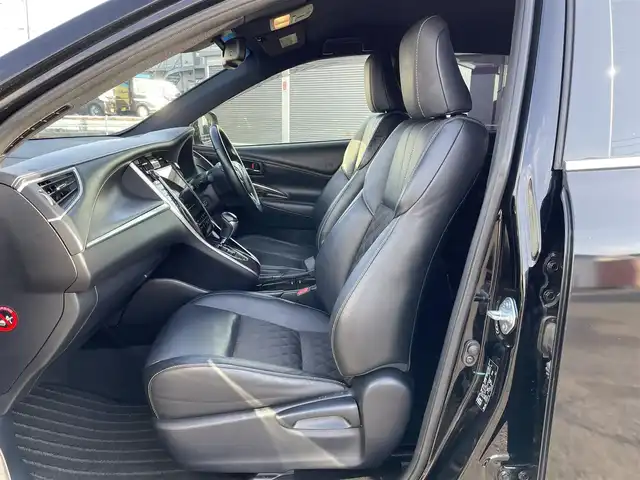 トヨタ ハリアー ハイブリッド プレミアム アドバンスドP 道央・札幌 2014(平26)年 11.4万km ブラック ４WD/純正SDナビ/AM/FM/BT/CD/SD/フルセグ/トヨタセーフティセンス/衝突被害軽減ブレーキ/横滑り防止装置/レーダークルーズコントロール/レーンキープアシスト/クリアランスソナー/バックカメラ/サイドカメラ/フロントカメラ/全方位カメラ/アラウンドビューモニター/ビルトインETC/アイドリングストップ/EVMODE/ECOMODE/パワーバックドア/D席パワーシート/レザーシート/革巻きステアリング/ステアリングリモコン/自動防眩ミラー/MTモード付AT/プッシュスタート/スマートキー/LEDヘッドライト/オートライト/オートマチックハイビーム/フォグランプ/電動格納ミラー/ウィンカーミラー/純正フロアマット/ドアバイザー/純正AW付夏タイヤ積込/235/55/R18/2022年/山5mm