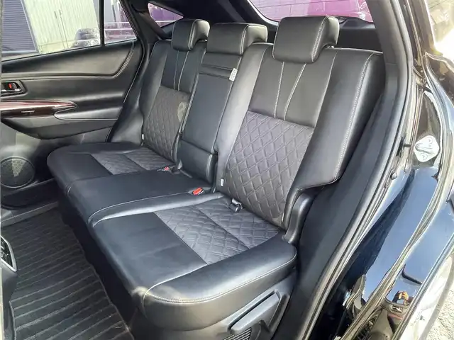 トヨタ ハリアー ハイブリッド プレミアム アドバンスドP 道央・札幌 2014(平26)年 11.4万km ブラック ４WD/純正SDナビ/AM/FM/BT/CD/SD/フルセグ/トヨタセーフティセンス/衝突被害軽減ブレーキ/横滑り防止装置/レーダークルーズコントロール/レーンキープアシスト/クリアランスソナー/バックカメラ/サイドカメラ/フロントカメラ/全方位カメラ/アラウンドビューモニター/ビルトインETC/アイドリングストップ/EVMODE/ECOMODE/パワーバックドア/D席パワーシート/レザーシート/革巻きステアリング/ステアリングリモコン/自動防眩ミラー/MTモード付AT/プッシュスタート/スマートキー/LEDヘッドライト/オートライト/オートマチックハイビーム/フォグランプ/電動格納ミラー/ウィンカーミラー/純正フロアマット/ドアバイザー/純正AW付夏タイヤ積込/235/55/R18/2022年/山5mm