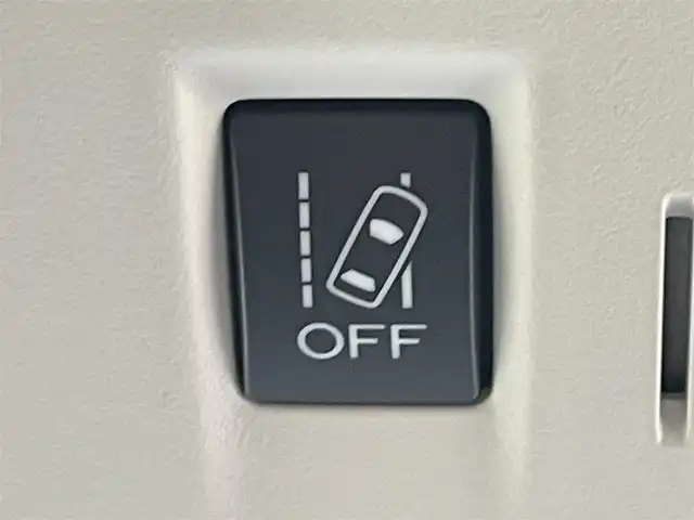 スバル フォレスター Xブレイク 東京都 2016(平28)年 13.1万km クリスタルブラックシリカ ユーザー買取車/純正ナビ/＜BT/AM/FM/USB入力端子＞/前車速追従クルコン/アクティブレーンキープ/スバルリヤビーグルディテクション（ＢＳＭ）/プリクラッシュブレーキ（ＰＣＳ）/ステアリング連動ヘッドランプ（ＳＲＨ）/Ｘモード（ヒルディセントコントロール）/横滑り制御機能/ビルトインＥＴＣ/パワーシート/パドルシフト/ルーフレール/純正フロアマット/ドアバイザー/プッシュスタート