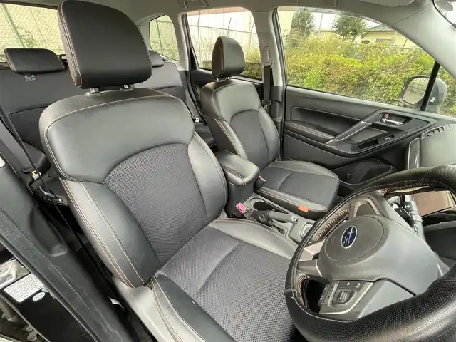 スバル フォレスター Xブレイク 東京都 2016(平28)年 13.1万km クリスタルブラックシリカ ユーザー買取車/純正ナビ/＜BT/AM/FM/USB入力端子＞/前車速追従クルコン/アクティブレーンキープ/スバルリヤビーグルディテクション（ＢＳＭ）/プリクラッシュブレーキ（ＰＣＳ）/ステアリング連動ヘッドランプ（ＳＲＨ）/Ｘモード（ヒルディセントコントロール）/横滑り制御機能/ビルトインＥＴＣ/パワーシート/パドルシフト/ルーフレール/純正フロアマット/ドアバイザー/プッシュスタート