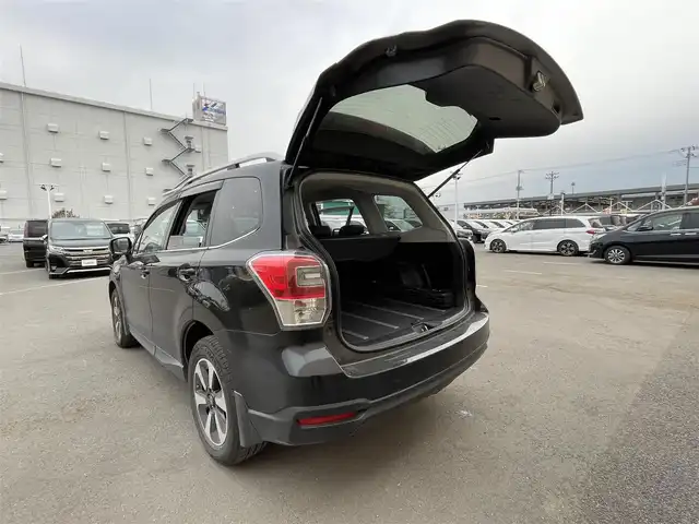 スバル フォレスター Xブレイク 東京都 2016(平28)年 13.1万km クリスタルブラックシリカ ユーザー買取車/純正ナビ/＜BT/AM/FM/USB入力端子＞/前車速追従クルコン/アクティブレーンキープ/スバルリヤビーグルディテクション（ＢＳＭ）/プリクラッシュブレーキ（ＰＣＳ）/ステアリング連動ヘッドランプ（ＳＲＨ）/Ｘモード（ヒルディセントコントロール）/横滑り制御機能/ビルトインＥＴＣ/パワーシート/パドルシフト/ルーフレール/純正フロアマット/ドアバイザー/プッシュスタート