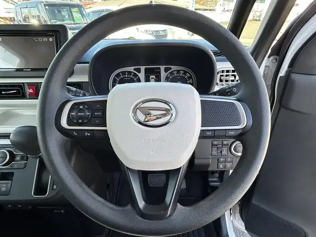 ダイハツ ムーヴ キャンバス ストライプス G 愛知県 2023(令5)年 2.1万km シャイニングホワイトパール/アプリコットピンクメタリック スマートアシスト/　・プリクラッシュセーフティ/　・車線逸脱警報システム/　・先行者発進お知らせ機能/両側パワースライドドア/シートヒーター（全席）/電動パーキングブレーキ/ドライブレコーダー（前後）/ホットカップホルダー（前席）/社外ディスプレイオーディオ/　・Bluetooth/　・CD/DVD/　・AM/FM/　・USB/　・iPod/　・AUX/　・AndroidAuto/社外フロアマット/コーナーセンサー（前後）/LEDヘッドライト/オートライト/カーテンエアバック/ETC/スマートキー/スペアキー×１/取扱説明書/保証書