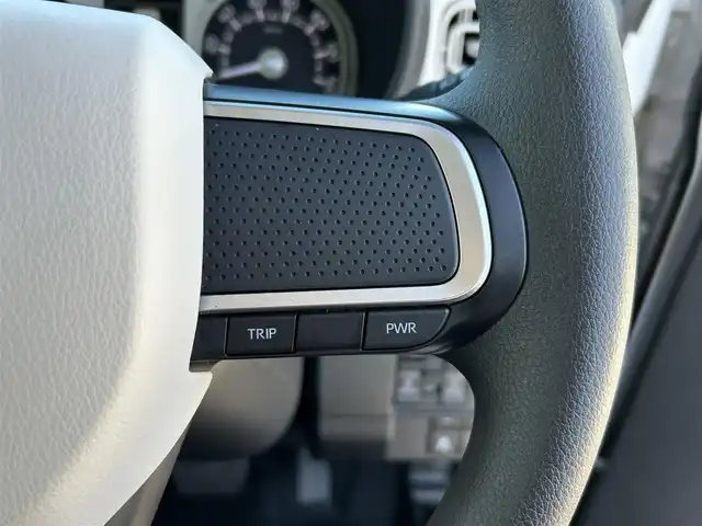 ダイハツ ムーヴ キャンバス ストライプス G 愛知県 2023(令5)年 2.1万km シャイニングホワイトパール/アプリコットピンクメタリック スマートアシスト/　・プリクラッシュセーフティ/　・車線逸脱警報システム/　・先行者発進お知らせ機能/両側パワースライドドア/シートヒーター（全席）/電動パーキングブレーキ/ドライブレコーダー（前後）/ホットカップホルダー（前席）/社外ディスプレイオーディオ/　・Bluetooth/　・CD/DVD/　・AM/FM/　・USB/　・iPod/　・AUX/　・AndroidAuto/社外フロアマット/コーナーセンサー（前後）/LEDヘッドライト/オートライト/カーテンエアバック/ETC/スマートキー/スペアキー×１/取扱説明書/保証書