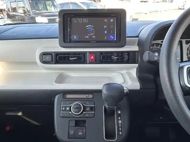 ダイハツ ムーヴ キャンバス ストライプス G 愛知県 2023(令5)年 2.1万km シャイニングホワイトパール/アプリコットピンクメタリック スマートアシスト/　・プリクラッシュセーフティ/　・車線逸脱警報システム/　・先行者発進お知らせ機能/両側パワースライドドア/シートヒーター（全席）/電動パーキングブレーキ/ドライブレコーダー（前後）/ホットカップホルダー（前席）/社外ディスプレイオーディオ/　・Bluetooth/　・CD/DVD/　・AM/FM/　・USB/　・iPod/　・AUX/　・AndroidAuto/社外フロアマット/コーナーセンサー（前後）/LEDヘッドライト/オートライト/カーテンエアバック/ETC/スマートキー/スペアキー×１/取扱説明書/保証書