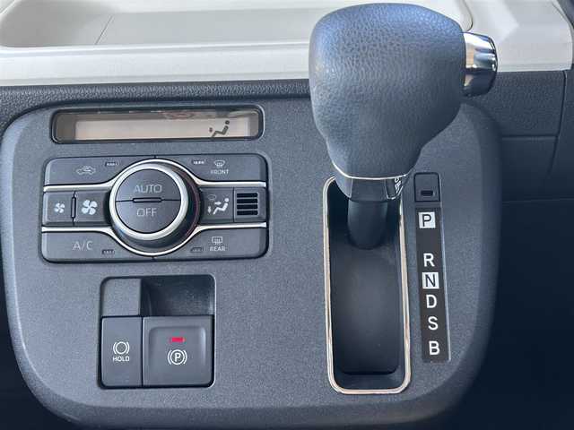 ダイハツ ムーヴ キャンバス ストライプス G 愛知県 2023(令5)年 2.1万km シャイニングホワイトパール/アプリコットピンクメタリック スマートアシスト/　・プリクラッシュセーフティ/　・車線逸脱警報システム/　・先行者発進お知らせ機能/両側パワースライドドア/シートヒーター（全席）/電動パーキングブレーキ/ドライブレコーダー（前後）/ホットカップホルダー（前席）/社外ディスプレイオーディオ/　・Bluetooth/　・CD/DVD/　・AM/FM/　・USB/　・iPod/　・AUX/　・AndroidAuto/社外フロアマット/コーナーセンサー（前後）/LEDヘッドライト/オートライト/カーテンエアバック/ETC/スマートキー/スペアキー×１/取扱説明書/保証書