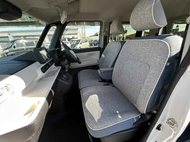 ダイハツ ムーヴ キャンバス ストライプス G 愛知県 2023(令5)年 2.1万km シャイニングホワイトパール/アプリコットピンクメタリック スマートアシスト/　・プリクラッシュセーフティ/　・車線逸脱警報システム/　・先行者発進お知らせ機能/両側パワースライドドア/シートヒーター（全席）/電動パーキングブレーキ/ドライブレコーダー（前後）/ホットカップホルダー（前席）/社外ディスプレイオーディオ/　・Bluetooth/　・CD/DVD/　・AM/FM/　・USB/　・iPod/　・AUX/　・AndroidAuto/社外フロアマット/コーナーセンサー（前後）/LEDヘッドライト/オートライト/カーテンエアバック/ETC/スマートキー/スペアキー×１/取扱説明書/保証書