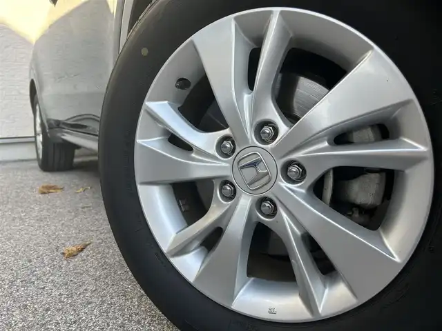 ホンダ ヴェゼル ハイブリッド X 滋賀県 2014(平26)年 7.7万km クリスタルブラックパール 純正メーカーナビ/（FM/AM/CD/DVD/TV/Bluetooth/USB/ipod//HDMI）/シティブレーキアクティブシステム/車両接近通報装置/バックカメラ/ETC/横滑り防止装置/ドライブレコーダー前後/ステアリングスイッチ/ハンズフリーフォン/ECON/プッシュスタート/スマートキー/電子パーキング/ブレーキホールド/SPORTモード/オートエアコン/オートライト/フロントフォグ/純正フロアマット/電動格納ミラー/パドルシフト