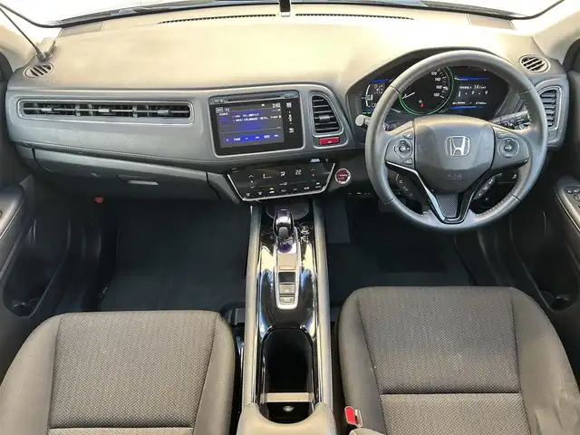 ホンダ ヴェゼル ハイブリッド X 滋賀県 2014(平26)年 7.7万km クリスタルブラックパール 純正メーカーナビ/（FM/AM/CD/DVD/TV/Bluetooth/USB/ipod//HDMI）/シティブレーキアクティブシステム/車両接近通報装置/バックカメラ/ETC/横滑り防止装置/ドライブレコーダー前後/ステアリングスイッチ/ハンズフリーフォン/ECON/プッシュスタート/スマートキー/電子パーキング/ブレーキホールド/SPORTモード/オートエアコン/オートライト/フロントフォグ/純正フロアマット/電動格納ミラー/パドルシフト