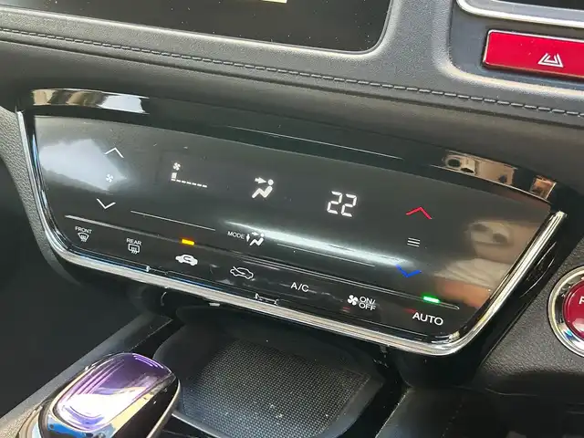 ホンダ ヴェゼル ハイブリッド X 滋賀県 2014(平26)年 7.7万km クリスタルブラックパール 純正メーカーナビ/（FM/AM/CD/DVD/TV/Bluetooth/USB/ipod//HDMI）/シティブレーキアクティブシステム/車両接近通報装置/バックカメラ/ETC/横滑り防止装置/ドライブレコーダー前後/ステアリングスイッチ/ハンズフリーフォン/ECON/プッシュスタート/スマートキー/電子パーキング/ブレーキホールド/SPORTモード/オートエアコン/オートライト/フロントフォグ/純正フロアマット/電動格納ミラー/パドルシフト