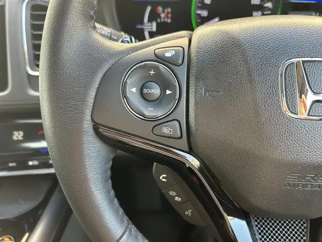 ホンダ ヴェゼル ハイブリッド X 滋賀県 2014(平26)年 7.7万km クリスタルブラックパール 純正メーカーナビ/（FM/AM/CD/DVD/TV/Bluetooth/USB/ipod//HDMI）/シティブレーキアクティブシステム/車両接近通報装置/バックカメラ/ETC/横滑り防止装置/ドライブレコーダー前後/ステアリングスイッチ/ハンズフリーフォン/ECON/プッシュスタート/スマートキー/電子パーキング/ブレーキホールド/SPORTモード/オートエアコン/オートライト/フロントフォグ/純正フロアマット/電動格納ミラー/パドルシフト