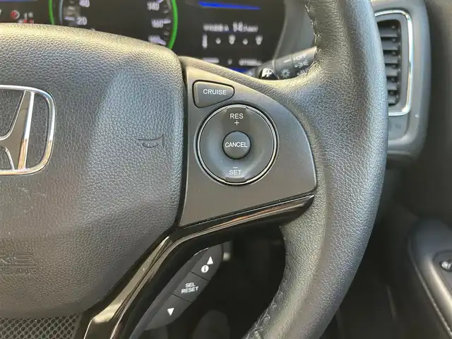 ホンダ ヴェゼル ハイブリッド X 滋賀県 2014(平26)年 7.7万km クリスタルブラックパール 純正メーカーナビ/（FM/AM/CD/DVD/TV/Bluetooth/USB/ipod//HDMI）/シティブレーキアクティブシステム/車両接近通報装置/バックカメラ/ETC/横滑り防止装置/ドライブレコーダー前後/ステアリングスイッチ/ハンズフリーフォン/ECON/プッシュスタート/スマートキー/電子パーキング/ブレーキホールド/SPORTモード/オートエアコン/オートライト/フロントフォグ/純正フロアマット/電動格納ミラー/パドルシフト