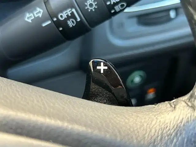 ホンダ ヴェゼル ハイブリッド X 滋賀県 2014(平26)年 7.7万km クリスタルブラックパール 純正メーカーナビ/（FM/AM/CD/DVD/TV/Bluetooth/USB/ipod//HDMI）/シティブレーキアクティブシステム/車両接近通報装置/バックカメラ/ETC/横滑り防止装置/ドライブレコーダー前後/ステアリングスイッチ/ハンズフリーフォン/ECON/プッシュスタート/スマートキー/電子パーキング/ブレーキホールド/SPORTモード/オートエアコン/オートライト/フロントフォグ/純正フロアマット/電動格納ミラー/パドルシフト