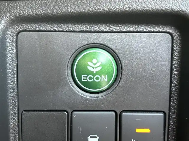 ホンダ ヴェゼル ハイブリッド X 滋賀県 2014(平26)年 7.7万km クリスタルブラックパール 純正メーカーナビ/（FM/AM/CD/DVD/TV/Bluetooth/USB/ipod//HDMI）/シティブレーキアクティブシステム/車両接近通報装置/バックカメラ/ETC/横滑り防止装置/ドライブレコーダー前後/ステアリングスイッチ/ハンズフリーフォン/ECON/プッシュスタート/スマートキー/電子パーキング/ブレーキホールド/SPORTモード/オートエアコン/オートライト/フロントフォグ/純正フロアマット/電動格納ミラー/パドルシフト