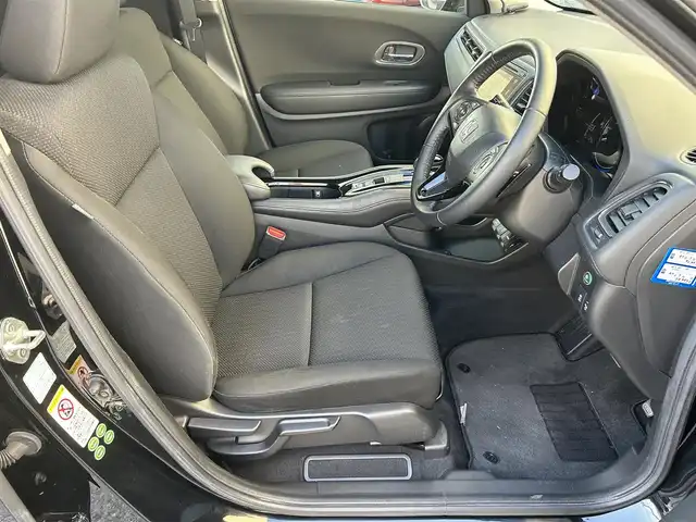 ホンダ ヴェゼル ハイブリッド X 滋賀県 2014(平26)年 7.7万km クリスタルブラックパール 純正メーカーナビ/（FM/AM/CD/DVD/TV/Bluetooth/USB/ipod//HDMI）/シティブレーキアクティブシステム/車両接近通報装置/バックカメラ/ETC/横滑り防止装置/ドライブレコーダー前後/ステアリングスイッチ/ハンズフリーフォン/ECON/プッシュスタート/スマートキー/電子パーキング/ブレーキホールド/SPORTモード/オートエアコン/オートライト/フロントフォグ/純正フロアマット/電動格納ミラー/パドルシフト