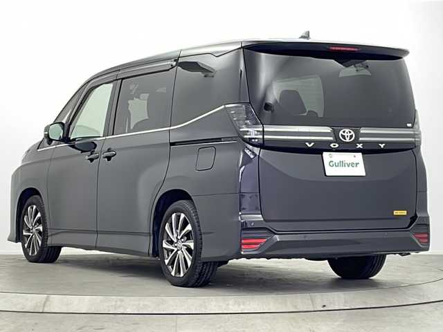 トヨタ ヴォクシー S－Z 大阪府 2022(令4)年 2.5万km グリッターブラックガラスフレーク 純正10.5インチディスプレイオーディオ/【ナビ/BT/フルセグTV/USB/DVD/HDMI]/バックカメラ/ETC2.0/ドライブレコーダー前後　TZ-DR210/快適利便パッケージ/・オットマン/・パワーバックドア/・ハンズフリーデュアルパワースライドドア/・ナイノーX/・ステアリングヒーター/・二列目シートヒーター/両側パワースライドドア/衝突被害軽減システム/ブラインドスポットモニター/クルーズコントロール追従/コーナーセンサー前後/オートライト/サンシェード/ハーフレザーシート/純正17インチAW/ワンオーナ/スペアキー