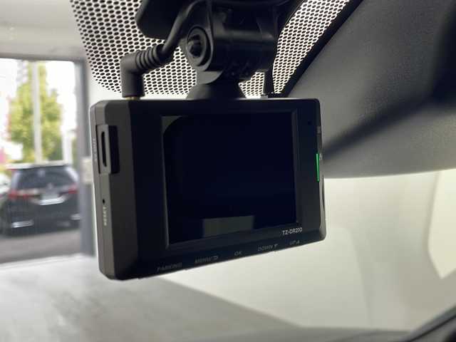 トヨタ ヴォクシー S－Z 大阪府 2022(令4)年 2.5万km グリッターブラックガラスフレーク 純正10.5インチディスプレイオーディオ/【ナビ/BT/フルセグTV/USB/DVD/HDMI]/バックカメラ/ETC2.0/ドライブレコーダー前後　TZ-DR210/快適利便パッケージ/・オットマン/・パワーバックドア/・ハンズフリーデュアルパワースライドドア/・ナイノーX/・ステアリングヒーター/・二列目シートヒーター/両側パワースライドドア/衝突被害軽減システム/ブラインドスポットモニター/クルーズコントロール追従/コーナーセンサー前後/オートライト/サンシェード/ハーフレザーシート/純正17インチAW/ワンオーナ/スペアキー