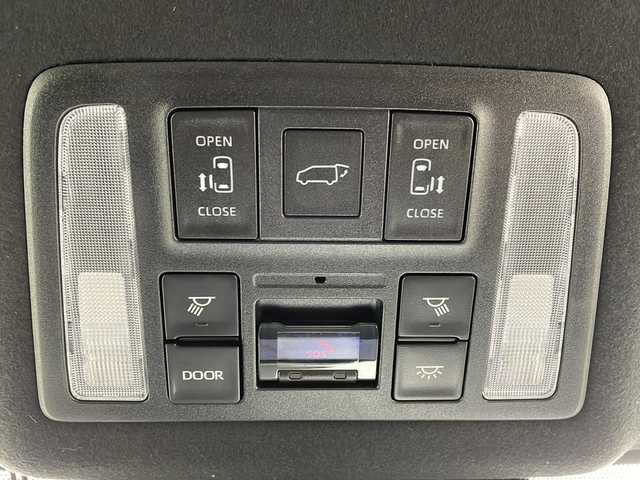 トヨタ ヴォクシー S－Z 大阪府 2022(令4)年 2.5万km グリッターブラックガラスフレーク 純正10.5インチディスプレイオーディオ/【ナビ/BT/フルセグTV/USB/DVD/HDMI]/バックカメラ/ETC2.0/ドライブレコーダー前後　TZ-DR210/快適利便パッケージ/・オットマン/・パワーバックドア/・ハンズフリーデュアルパワースライドドア/・ナイノーX/・ステアリングヒーター/・二列目シートヒーター/両側パワースライドドア/衝突被害軽減システム/ブラインドスポットモニター/クルーズコントロール追従/コーナーセンサー前後/オートライト/サンシェード/ハーフレザーシート/純正17インチAW/ワンオーナ/スペアキー