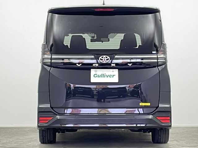 トヨタ ヴォクシー S－Z 大阪府 2022(令4)年 2.5万km グリッターブラックガラスフレーク 純正10.5インチディスプレイオーディオ/【ナビ/BT/フルセグTV/USB/DVD/HDMI]/バックカメラ/ETC2.0/ドライブレコーダー前後　TZ-DR210/快適利便パッケージ/・オットマン/・パワーバックドア/・ハンズフリーデュアルパワースライドドア/・ナイノーX/・ステアリングヒーター/・二列目シートヒーター/両側パワースライドドア/衝突被害軽減システム/ブラインドスポットモニター/クルーズコントロール追従/コーナーセンサー前後/オートライト/サンシェード/ハーフレザーシート/純正17インチAW/ワンオーナ/スペアキー