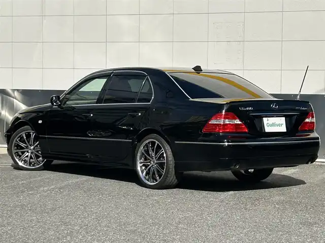 トヨタ セルシオ eR 東京都 2005(平17)年 9.9万km ブラック 純正DVDナビ/AM/FM/CD/DVD/MD/バックカメラ/D＋N席パワーシート/ポジションメモリー/レザーシート/クルーズコントロール/ステアリングスイッチ/本革巻きステアリング/車外バックカメラ/ステアリングスイッチ/サンルーフ/リアパワーサンシェード/ウッド調インストルメントパネル/MT付AT/TRCモード/PWRモード/ECTモード/SNOWモード/スマートキー/スペアキー/純正フロアマット/社外20インチアルミホイール/AFS/取扱説明書