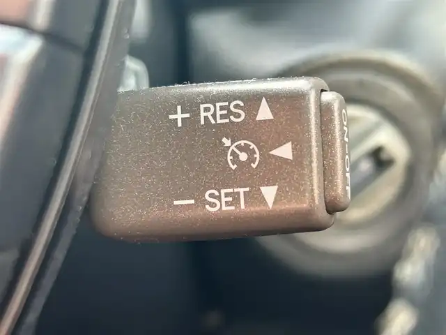 トヨタ セルシオ eR 東京都 2005(平17)年 9.9万km ブラック 純正DVDナビ/AM/FM/CD/DVD/MD/バックカメラ/D＋N席パワーシート/ポジションメモリー/レザーシート/クルーズコントロール/ステアリングスイッチ/本革巻きステアリング/車外バックカメラ/ステアリングスイッチ/サンルーフ/リアパワーサンシェード/ウッド調インストルメントパネル/MT付AT/TRCモード/PWRモード/ECTモード/SNOWモード/スマートキー/スペアキー/純正フロアマット/社外20インチアルミホイール/AFS/取扱説明書