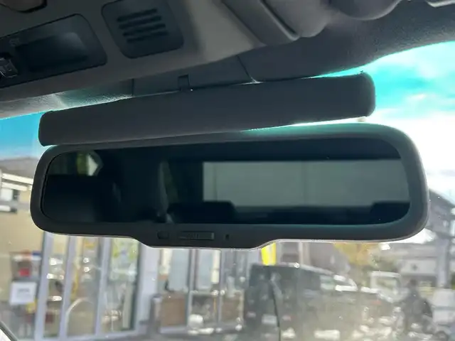 トヨタ セルシオ eR 東京都 2005(平17)年 9.9万km ブラック 純正DVDナビ/AM/FM/CD/DVD/MD/バックカメラ/D＋N席パワーシート/ポジションメモリー/レザーシート/クルーズコントロール/ステアリングスイッチ/本革巻きステアリング/車外バックカメラ/ステアリングスイッチ/サンルーフ/リアパワーサンシェード/ウッド調インストルメントパネル/MT付AT/TRCモード/PWRモード/ECTモード/SNOWモード/スマートキー/スペアキー/純正フロアマット/社外20インチアルミホイール/AFS/取扱説明書