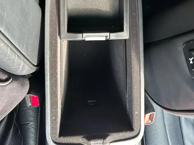 トヨタ セルシオ eR 東京都 2005(平17)年 9.9万km ブラック 純正DVDナビ/AM/FM/CD/DVD/MD/バックカメラ/D＋N席パワーシート/ポジションメモリー/レザーシート/クルーズコントロール/ステアリングスイッチ/本革巻きステアリング/車外バックカメラ/ステアリングスイッチ/サンルーフ/リアパワーサンシェード/ウッド調インストルメントパネル/MT付AT/TRCモード/PWRモード/ECTモード/SNOWモード/スマートキー/スペアキー/純正フロアマット/社外20インチアルミホイール/AFS/取扱説明書