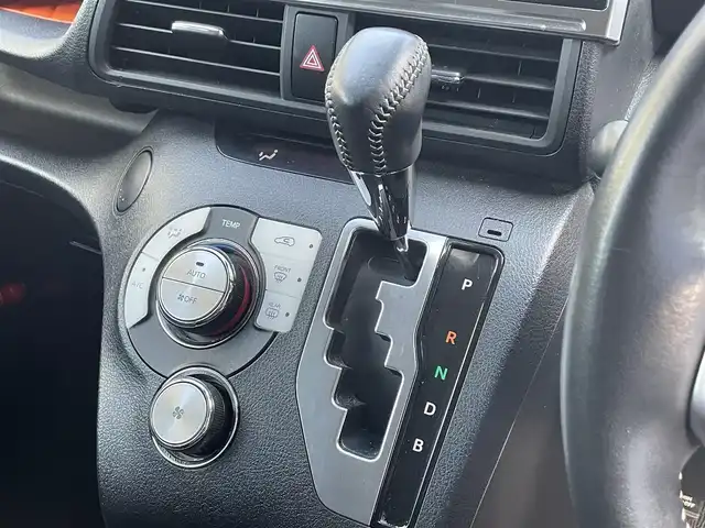 トヨタ シエンタ ハイブリッド G クエロ 滋賀県 2018(平30)年 8万km ホワイトパールクリスタルシャイン 純正ナビ/CD/DVD/Bluetooth/フルセグテレビ/パノラミックビューモニター/モデリスタエアロ/セーフティーセンス/・プリクラッシュセーフティ/・レーンディパーチャーアラート/・オートマチックハイビーム/インテリジェントクリアランスソナー/クルーズコントロール/両側パワースライドドア/ETC/LEDヘッドライト/オートライト/ハーフレザーシート/D/N席シートヒーター/ステアリングヒーター/前後ドライブレコーダー/プッシュスタート/スマートキー/スペアキー