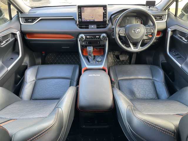 トヨタ ＲＡＶ４ アドベンチャー 青森県 2020(令2)年 6.2万km アッシュグレーメタリック/アーバンカーキ 4WD/純正9インチディスプレイオーディオナビ/OPパノラミックビューモニター/合皮スポーティシート/OP前席エアシート・シートヒーター/運転席パワーシート/ステアリングヒーター/セーフティセンス/プリクラッシュセーフティ/レーダークルーズコントロール/レーントレーシングアシスト/オートマチックハイビーム/OPブラインドスポットモニター/ビルトインETC/前後ドライブレコーダー/LEDヘッドライト/オートライト/フォグランプ/ルーフレール/純正19インチアルミ/スペアキー/R3.R5.R6.R7年記録簿有り/保証書・取説書