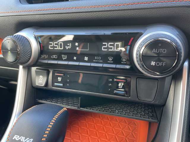 トヨタ ＲＡＶ４ アドベンチャー 青森県 2020(令2)年 6.2万km アッシュグレーメタリック/アーバンカーキ 4WD/純正9インチディスプレイオーディオナビ/OPパノラミックビューモニター/合皮スポーティシート/OP前席エアシート・シートヒーター/運転席パワーシート/ステアリングヒーター/セーフティセンス/プリクラッシュセーフティ/レーダークルーズコントロール/レーントレーシングアシスト/オートマチックハイビーム/OPブラインドスポットモニター/ビルトインETC/前後ドライブレコーダー/LEDヘッドライト/オートライト/フォグランプ/ルーフレール/純正19インチアルミ/スペアキー/R3.R5.R6.R7年記録簿有り/保証書・取説書