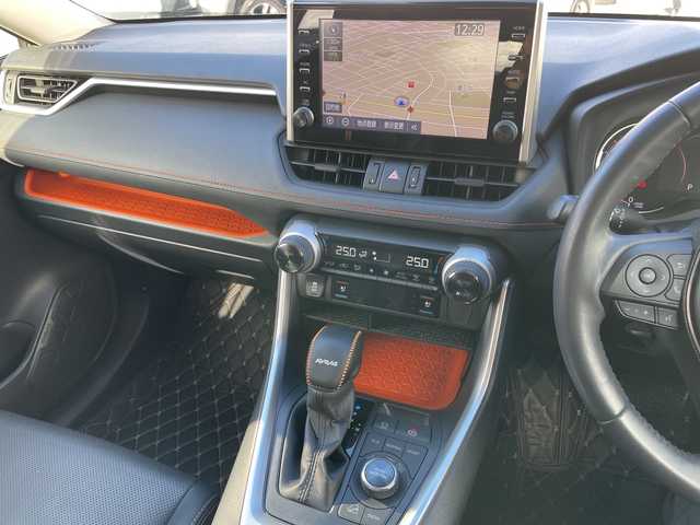 トヨタ ＲＡＶ４ アドベンチャー 青森県 2020(令2)年 6.2万km アッシュグレーメタリック/アーバンカーキ 4WD/純正9インチディスプレイオーディオナビ/OPパノラミックビューモニター/合皮スポーティシート/OP前席エアシート・シートヒーター/運転席パワーシート/ステアリングヒーター/セーフティセンス/プリクラッシュセーフティ/レーダークルーズコントロール/レーントレーシングアシスト/オートマチックハイビーム/OPブラインドスポットモニター/ビルトインETC/前後ドライブレコーダー/LEDヘッドライト/オートライト/フォグランプ/ルーフレール/純正19インチアルミ/スペアキー/R3.R5.R6.R7年記録簿有り/保証書・取説書