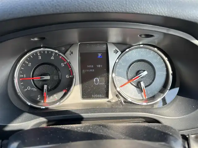 トヨタ ハイラックス Z GRスポーツ 奈良県 2024(令6)年 1.1万km アティチュードブラックマイカ 純正ナビ　/BT/USB/全方位カメラ　/パワーシート　/ハーフレザーシート　/ＥＴＣ　/追従型クルーズコントロール　/前後コーナーセンサー　/センターデフロック　/ダウンヒルアシストコントロール　/全方位ドライブレコーダー　/ＡＡＣ/スマートイー/パドルシフト/フロアマット/純正18インチアルミホイール/衝突被害軽減システム