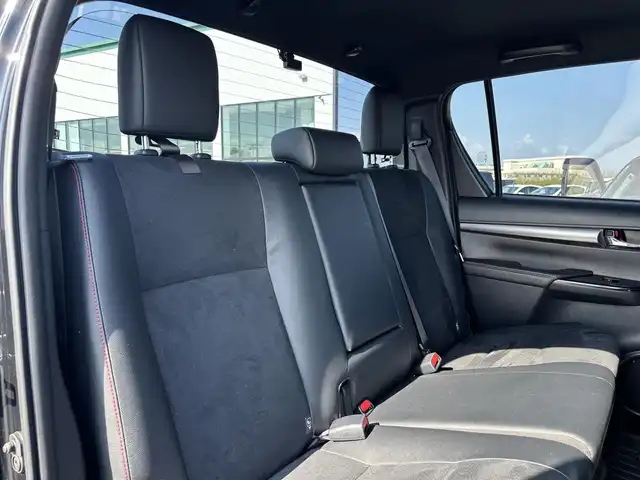 トヨタ ハイラックス Z GRスポーツ 奈良県 2024(令6)年 1.1万km アティチュードブラックマイカ 純正ナビ　/BT/USB/全方位カメラ　/パワーシート　/ハーフレザーシート　/ＥＴＣ　/追従型クルーズコントロール　/前後コーナーセンサー　/センターデフロック　/ダウンヒルアシストコントロール　/全方位ドライブレコーダー　/ＡＡＣ/スマートイー/パドルシフト/フロアマット/純正18インチアルミホイール/衝突被害軽減システム