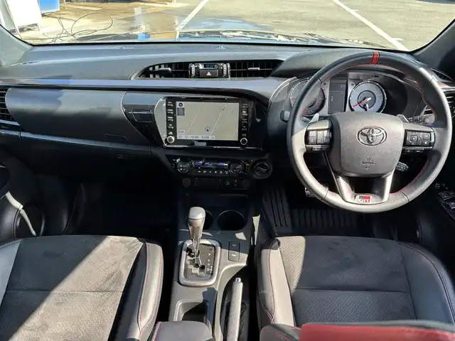 トヨタ ハイラックス Z GRスポーツ 奈良県 2024(令6)年 1.1万km アティチュードブラックマイカ 純正ナビ　/BT/USB/全方位カメラ　/パワーシート　/ハーフレザーシート　/ＥＴＣ　/追従型クルーズコントロール　/前後コーナーセンサー　/センターデフロック　/ダウンヒルアシストコントロール　/全方位ドライブレコーダー　/ＡＡＣ/スマートイー/パドルシフト/フロアマット/純正18インチアルミホイール/衝突被害軽減システム