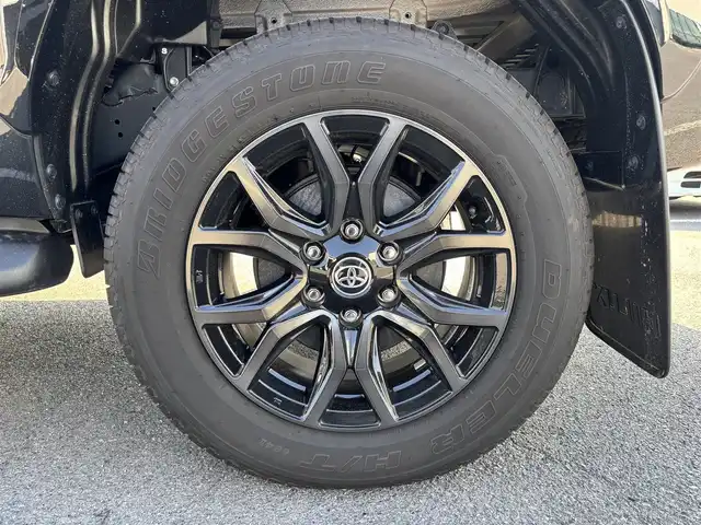 トヨタ ハイラックス Z GRスポーツ 奈良県 2024(令6)年 1.1万km アティチュードブラックマイカ 純正ナビ　/BT/USB/全方位カメラ　/パワーシート　/ハーフレザーシート　/ＥＴＣ　/追従型クルーズコントロール　/前後コーナーセンサー　/センターデフロック　/ダウンヒルアシストコントロール　/全方位ドライブレコーダー　/ＡＡＣ/スマートイー/パドルシフト/フロアマット/純正18インチアルミホイール/衝突被害軽減システム