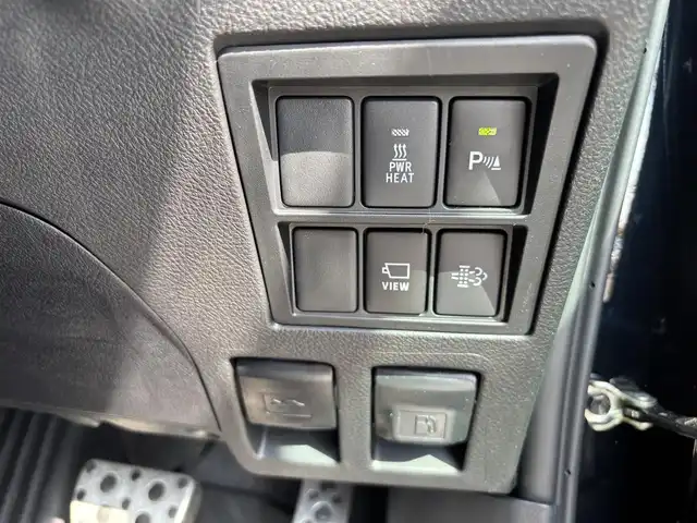 トヨタ ハイラックス Z GRスポーツ 奈良県 2024(令6)年 1.1万km アティチュードブラックマイカ 純正ナビ　/BT/USB/全方位カメラ　/パワーシート　/ハーフレザーシート　/ＥＴＣ　/追従型クルーズコントロール　/前後コーナーセンサー　/センターデフロック　/ダウンヒルアシストコントロール　/全方位ドライブレコーダー　/ＡＡＣ/スマートイー/パドルシフト/フロアマット/純正18インチアルミホイール/衝突被害軽減システム