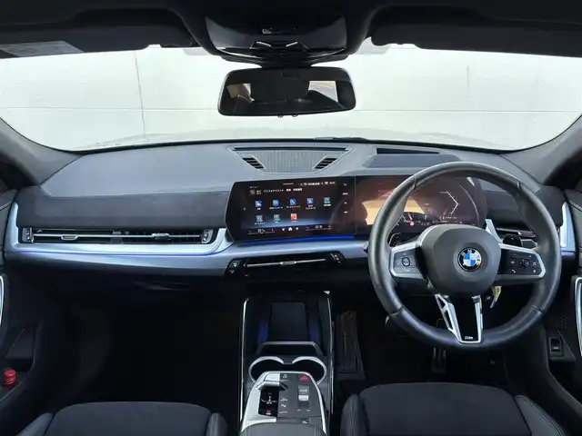 ＢＭＷ ＢＭＷ Ｘ２ xDrive 20i Mスポーツ 茨城県 2024(令6)年 1.4万km サファイアブラックP 純正ナビ/　(AM/FM/Bluetooth/AppleCarPlay)/Connected Drive/　(YouTube/Disney＋/Alexa)/全方位カメラ/全方位ドライブレコーダー/ミラー内蔵型ETC/アンビエントライト/ブラインドスポットモニター/ヘッドアップディスプレイ/前後コーナーセンサー/電動リアゲート/ハーフレザーシート/ハンドルヒーター/シートヒーター(D＋N席)/パワーシート(D＋N席)/純正フロアマット/純正アルミホイール/LEDヘッドライト/プッシュスタート
