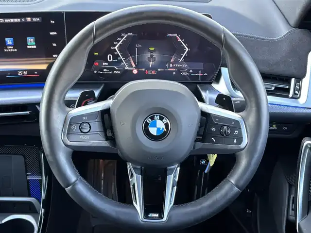 ＢＭＷ ＢＭＷ Ｘ２ xDrive 20i Mスポーツ 茨城県 2024(令6)年 1.4万km サファイアブラックP 純正ナビ/　(AM/FM/Bluetooth/AppleCarPlay)/Connected Drive/　(YouTube/Disney＋/Alexa)/全方位カメラ/全方位ドライブレコーダー/ミラー内蔵型ETC/アンビエントライト/ブラインドスポットモニター/ヘッドアップディスプレイ/前後コーナーセンサー/電動リアゲート/ハーフレザーシート/ハンドルヒーター/シートヒーター(D＋N席)/パワーシート(D＋N席)/純正フロアマット/純正アルミホイール/LEDヘッドライト/プッシュスタート