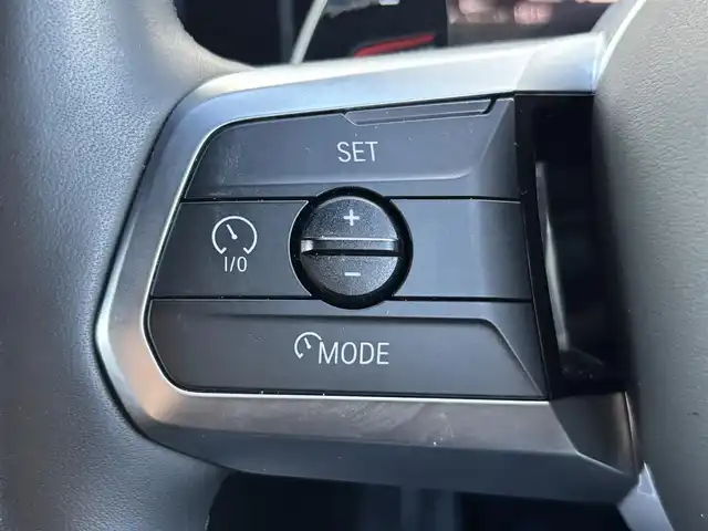 ＢＭＷ ＢＭＷ Ｘ２ xDrive 20i Mスポーツ 茨城県 2024(令6)年 1.4万km サファイアブラックP 純正ナビ/　(AM/FM/Bluetooth/AppleCarPlay)/Connected Drive/　(YouTube/Disney＋/Alexa)/全方位カメラ/全方位ドライブレコーダー/ミラー内蔵型ETC/アンビエントライト/ブラインドスポットモニター/ヘッドアップディスプレイ/前後コーナーセンサー/電動リアゲート/ハーフレザーシート/ハンドルヒーター/シートヒーター(D＋N席)/パワーシート(D＋N席)/純正フロアマット/純正アルミホイール/LEDヘッドライト/プッシュスタート