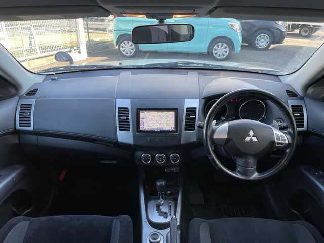 三菱 アウトランダー 24G 神奈川県 2009(平21)年 7.6万km ミディアムパープリッシュグレーマイカ メモリナビ/フルセグテレビ/クルーズコントロール/ETC/コーナーセンサー/電動格納ミラー/パドルシフト/オートライト/フォグランプ/純正ドアバイザー/純正フロアマット