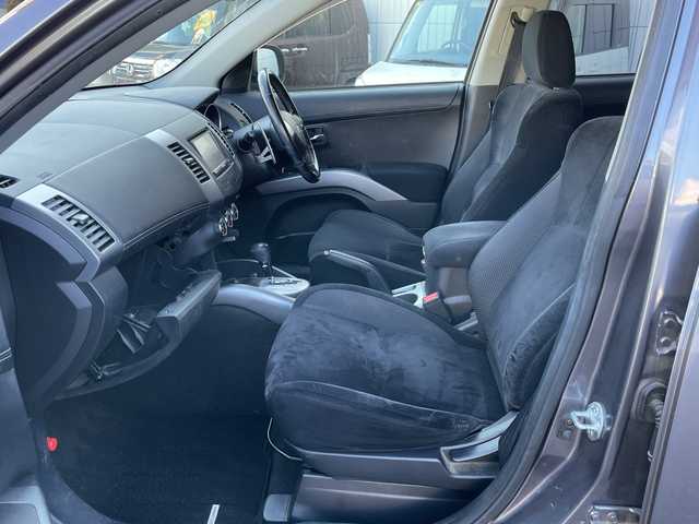 三菱 アウトランダー 24G 神奈川県 2009(平21)年 7.6万km ミディアムパープリッシュグレーマイカ メモリナビ/フルセグテレビ/クルーズコントロール/ETC/コーナーセンサー/電動格納ミラー/パドルシフト/オートライト/フォグランプ/純正ドアバイザー/純正フロアマット