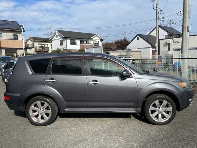 三菱 アウトランダー 24G 神奈川県 2009(平21)年 7.6万km ミディアムパープリッシュグレーマイカ メモリナビ/フルセグテレビ/クルーズコントロール/ETC/コーナーセンサー/電動格納ミラー/パドルシフト/オートライト/フォグランプ/純正ドアバイザー/純正フロアマット