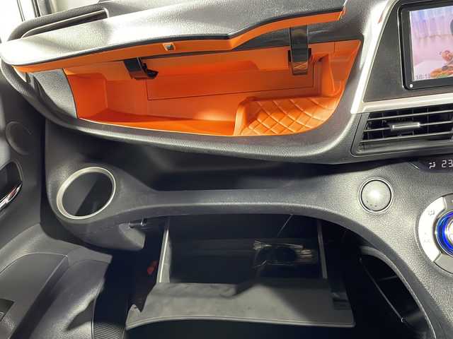 トヨタ シエンタ ハイブリッド G クエロ 沖縄県 2018(平30)年 7.3万km ホワイトパールクリスタルシャイン 県外仕入 /禁煙車 /社外ナビ(TV/CD/DVD/Bluetooth) /バックカメラ /トヨタセーフティセンス /ハーフレザーシート/クルーズコントロール /ETC /スペアキー /USB充電 /オートマチックハイビーム /車線逸脱警報