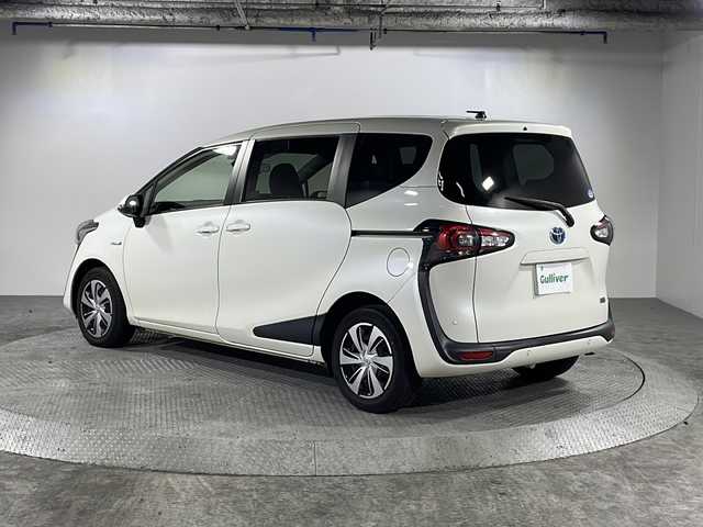 トヨタ シエンタ ハイブリッド G クエロ 沖縄県 2018(平30)年 7.3万km ホワイトパールクリスタルシャイン 県外仕入 /禁煙車 /社外ナビ(TV/CD/DVD/Bluetooth) /バックカメラ /トヨタセーフティセンス /ハーフレザーシート/クルーズコントロール /ETC /スペアキー /USB充電 /オートマチックハイビーム /車線逸脱警報