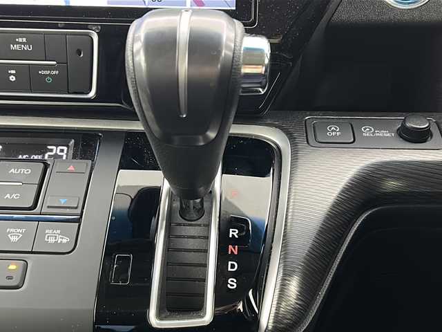 ホンダ ステップワゴン スパーダクールスピリット HセンシングBスタイル 宮城県 2019(平31)年 6万km プレミアムスパークルブラックパール 特別仕様車/禁煙車/純正フリップダウンモニター/Honda SENSING				/・衝突軽減ブレーキ		/・路外逸脱抑制機能/・アダプティブクルーズコントロール	/・車線維持支援システム/純正10型ナビ/・BT.CD.DVD.USB.HDMI.SD/フルセグTV/両側パワースライドドア/ドライブレコーダー一体型ミラー(F.R)/ビルトインETC/ハーフレザーシート/シートヒーター/プッシュスタート/スマートキー×2/LEDヘッドライト/横滑り防止機能/革巻きステアリング/ステアリングスイッチ/パドルシフト/純正フロアマッド/純正16インチアルミホイール(夏)/純正17インチアルミホイール(冬：215/55/R17積込み)/ロールサンシェード/シートバックテーブル