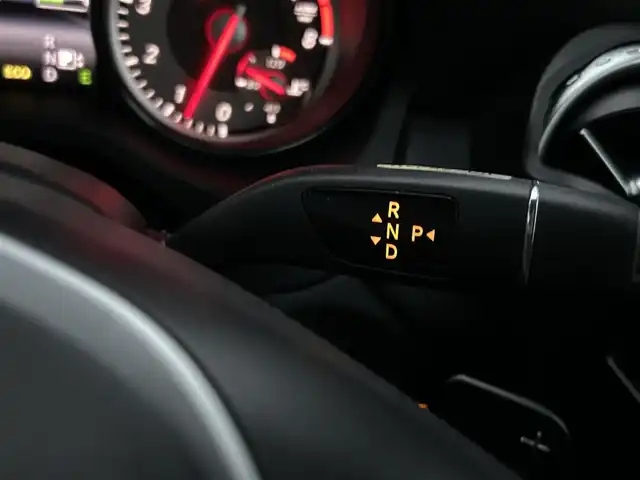 メルセデス・ベンツ ＧＬＡ２５０ 4マチック 香川県 2014(平26)年 3.7万km 黒 純正ナビゲーション/【フルセグ/BT】/バックカメラ/シートヒーター/前後コーナーセンサー/ステアリングリモコン/レーダークルーズコントロール/パドルシフト/LEDヘッドライト/オートハイビーム/純正18インチアルミホイール/電動リアゲート/CPAプラス（緊急ブレーキ装置）/ヒルホルダー（坂道発進補助装置）/ESP（横滑り防止）/リモコンキー