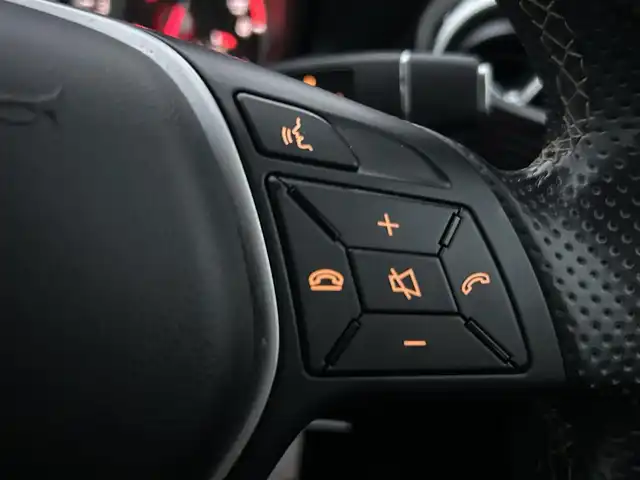 メルセデス・ベンツ ＧＬＡ２５０ 4マチック 香川県 2014(平26)年 3.7万km 黒 純正ナビゲーション/【フルセグ/BT】/バックカメラ/シートヒーター/前後コーナーセンサー/ステアリングリモコン/レーダークルーズコントロール/パドルシフト/LEDヘッドライト/オートハイビーム/純正18インチアルミホイール/電動リアゲート/CPAプラス（緊急ブレーキ装置）/ヒルホルダー（坂道発進補助装置）/ESP（横滑り防止）/リモコンキー